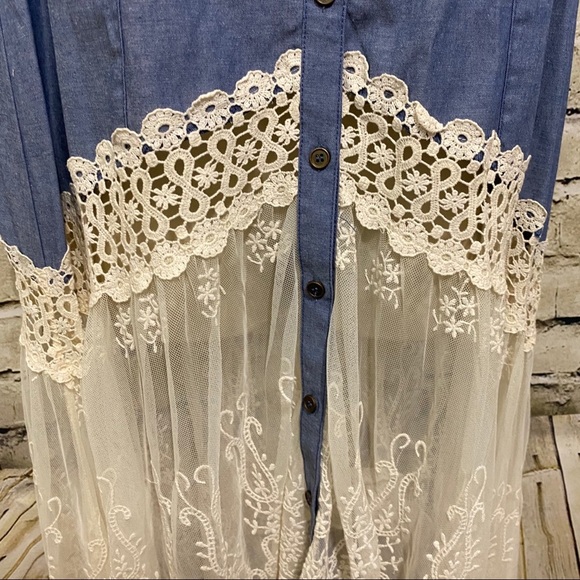 Ryu Chambray Button Front Top Lace Hem - Picture 5 of 8